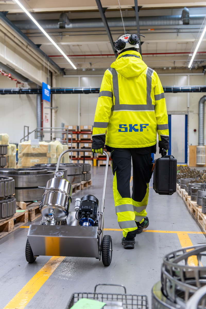 SKF RecondOil montage door Euroquip DST technologie, industriële olie regenereren, circulaire olie, oliehergebruik industrie, RecondOil Box, varnish verwijderen olie, nanodeeltjes olie, olie-analyse ISO 4406
