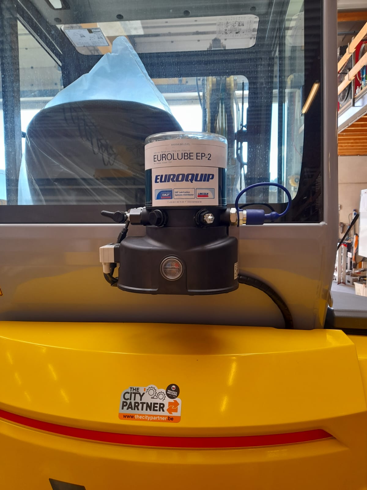 Smeersysteem op Wacker Neuson EZ26 van The City Partner