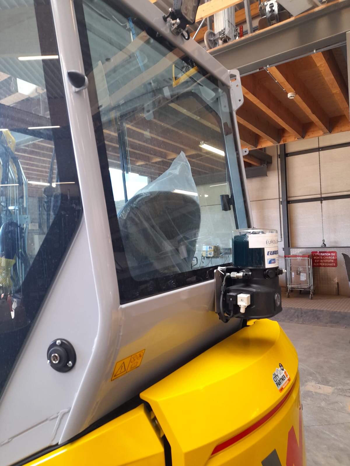 Smeersysteem op Wacker Neuson EZ26 van The City Partner